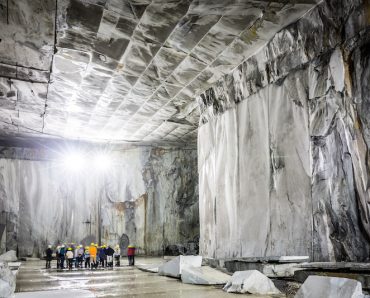 Guided tour of the Carrara marble quarries